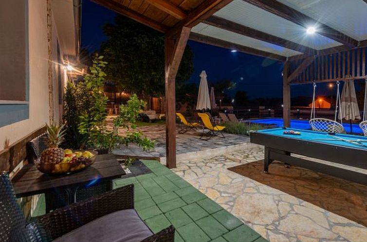 Vakantiehuis Holiday Home Burgija