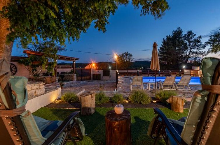Vakantiehuis Holiday Home Burgija