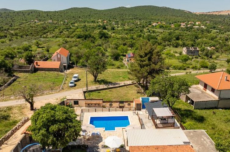 Vakantiehuis Holiday Home Burgija