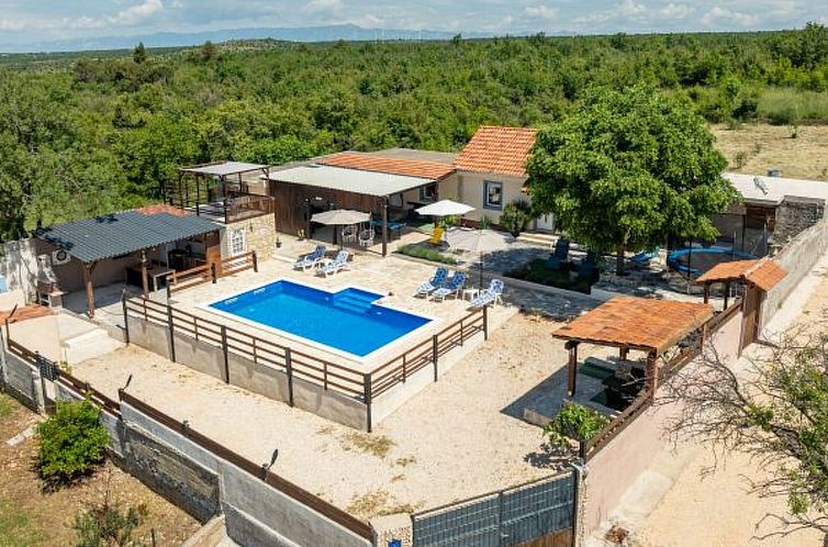 Vakantiehuis Holiday Home Burgija