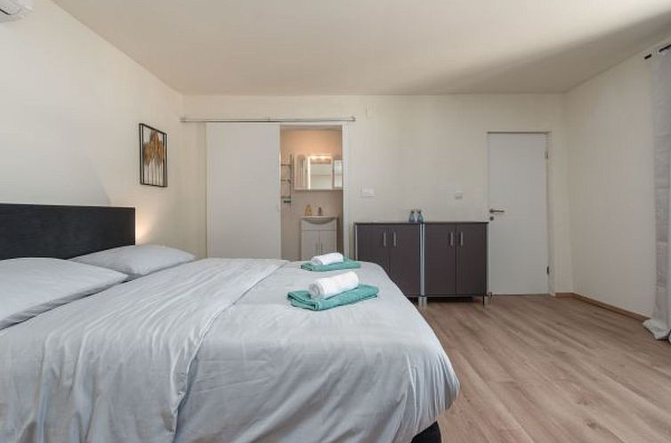 Vakantiehuis Holiday Home Burgija