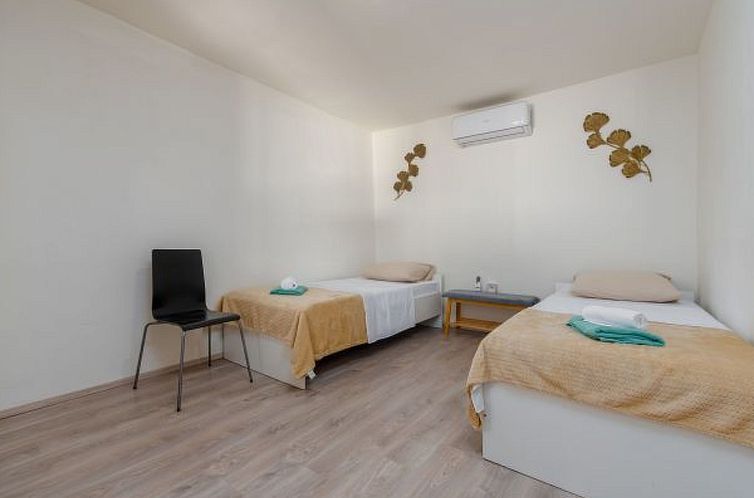 Vakantiehuis Holiday Home Burgija