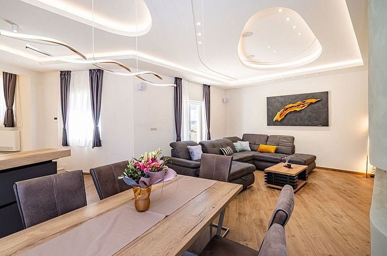 Vakantiehuis Dalmatinische Villa "Bocagnazzo" mit Pool