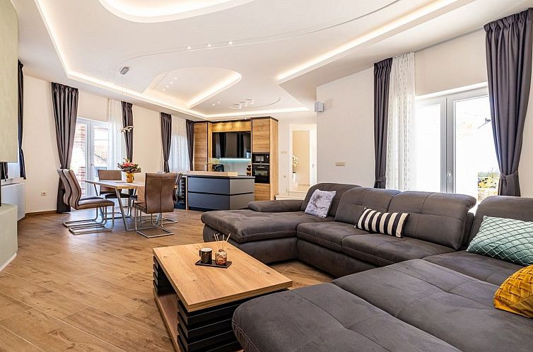 Vakantiehuis Dalmatinische Villa "Bocagnazzo" mit Pool