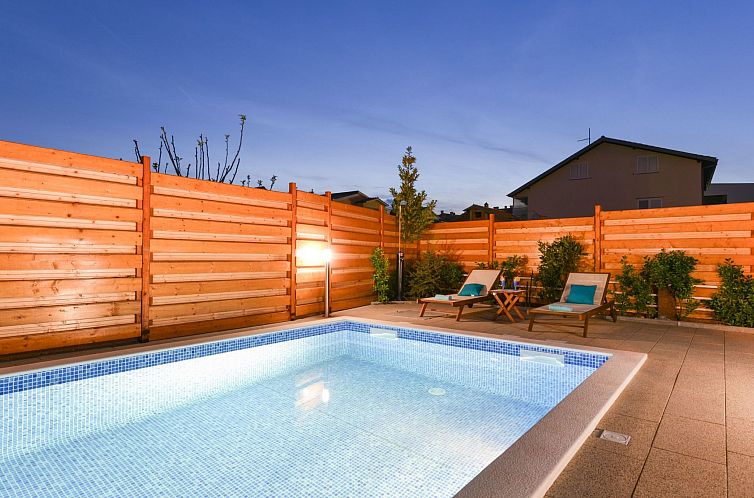 Vakantiehuis Villa Šima- Luxusappartement mit privatem Pool