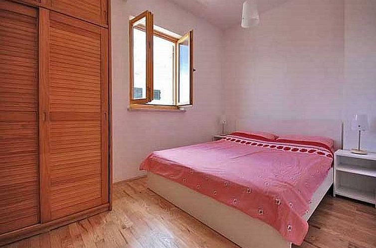 Appartement mit Terrasse