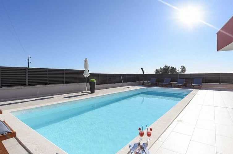 Vakantiehuis Villa Amfora with heated pool, wellness and ten