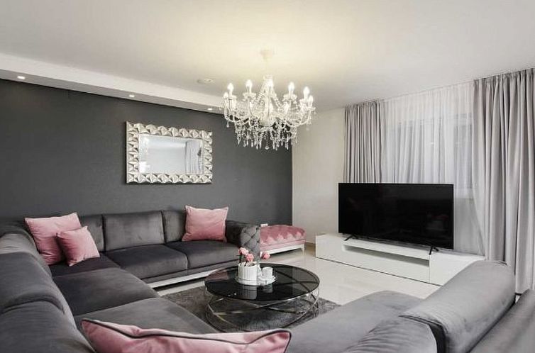 Vakantiehuis Villa Amfora with heated pool, wellness and ten