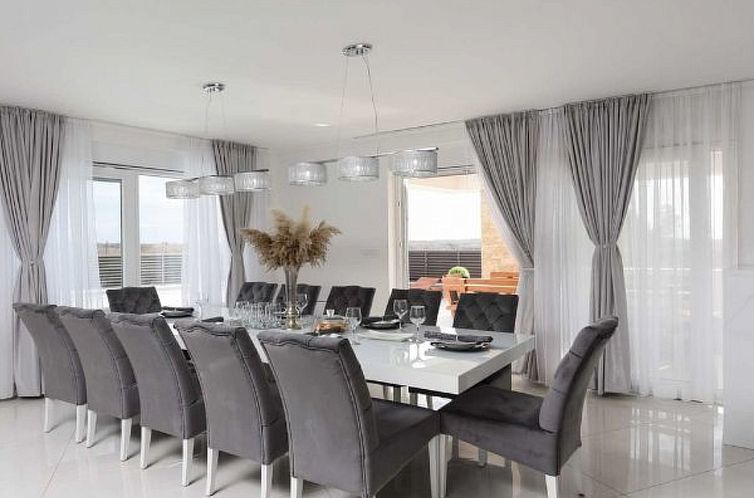 Vakantiehuis Villa Amfora with heated pool, wellness and ten