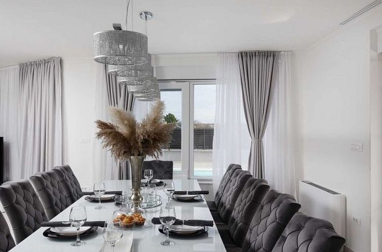 Vakantiehuis Villa Amfora with heated pool, wellness and ten