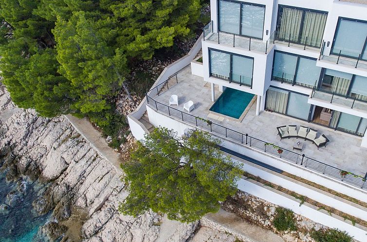 Vakantiehuis Villa Puntien am Meer mit privatem Pool