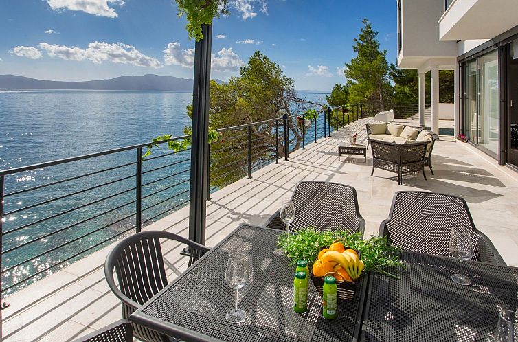 Vakantiehuis Villa Puntien am Meer mit privatem Pool