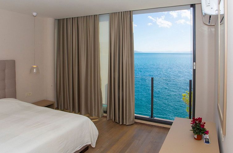 Vakantiehuis Villa Puntien am Meer mit privatem Pool