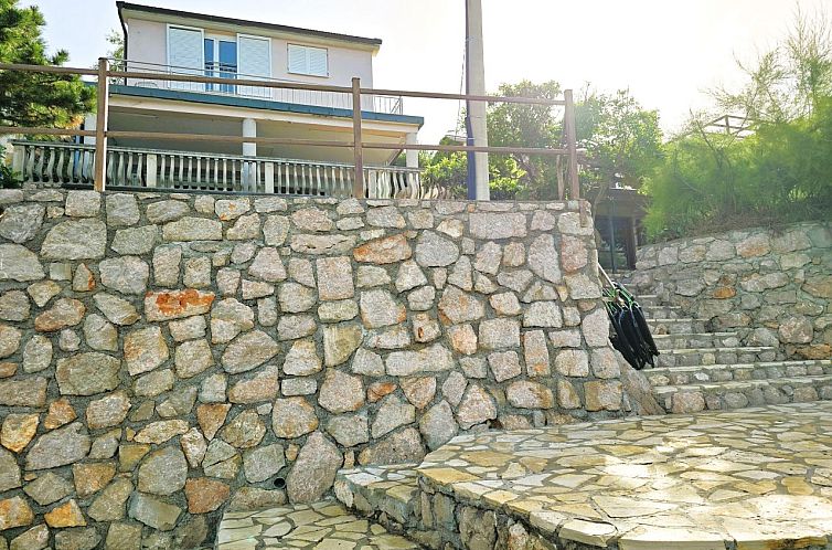 Vrijstaande woning in Karlobag