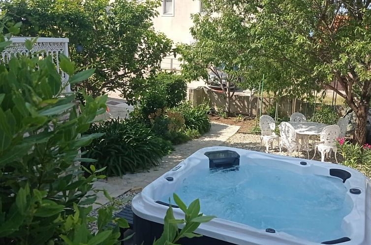 Vakantiehuis Gartenvilla am Meer Kožino