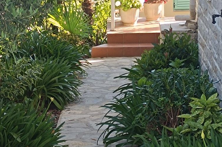 Vakantiehuis Gartenvilla am Meer Kožino