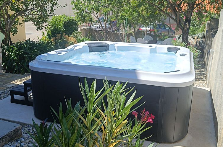 Vakantiehuis Gartenvilla am Meer Kožino