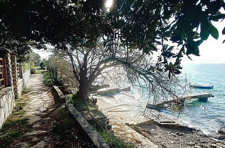 Vakantiehuis Gartenvilla am Meer Kožino