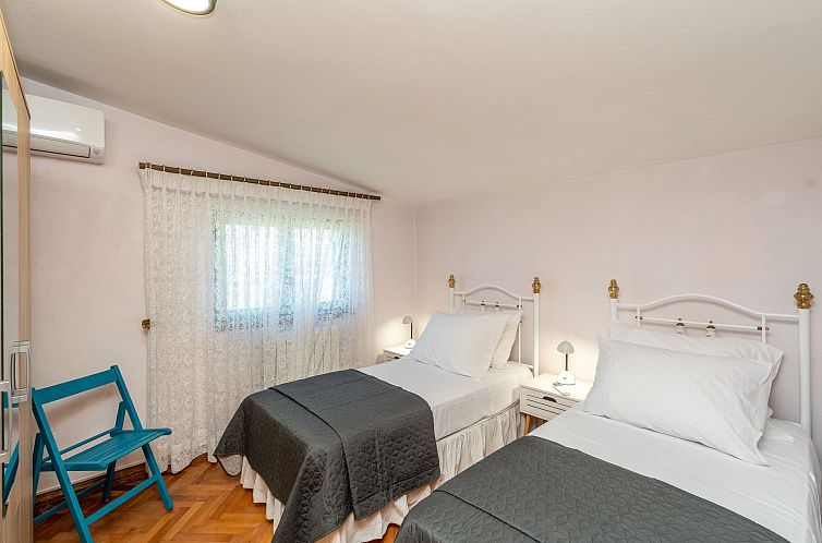 Vakantiehuis Gartenvilla am Meer Kožino