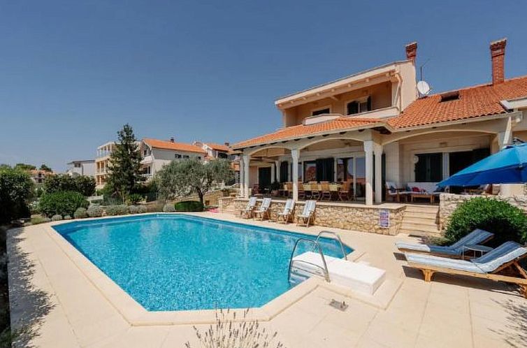 Vakantiehuis Magnificent Villa Clara with big pool