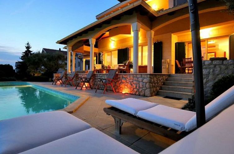 Vakantiehuis Magnificent Villa Clara with big pool