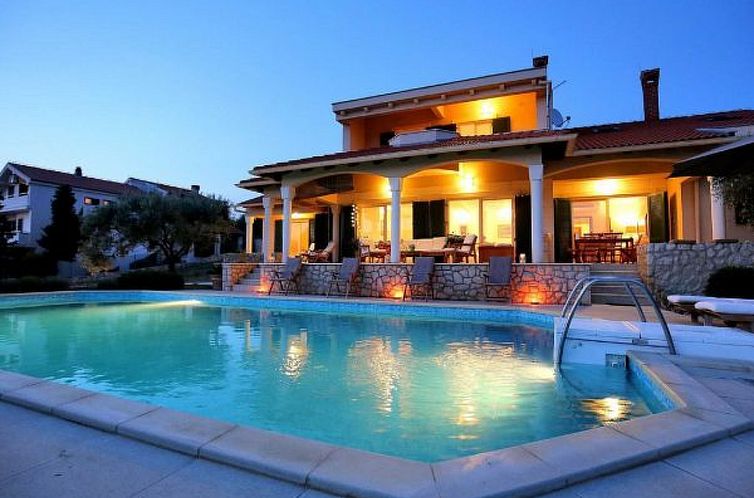 Vakantiehuis Magnificent Villa Clara with big pool