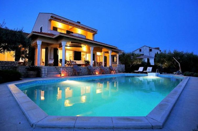 Vakantiehuis Magnificent Villa Clara with big pool