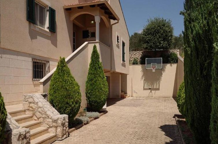 Vakantiehuis Magnificent Villa Clara with big pool