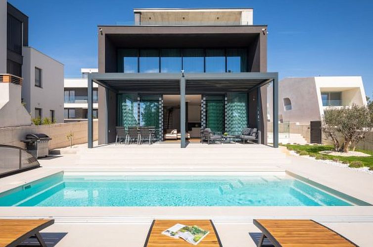 Vakantiehuis Villa Acacia with heated pool