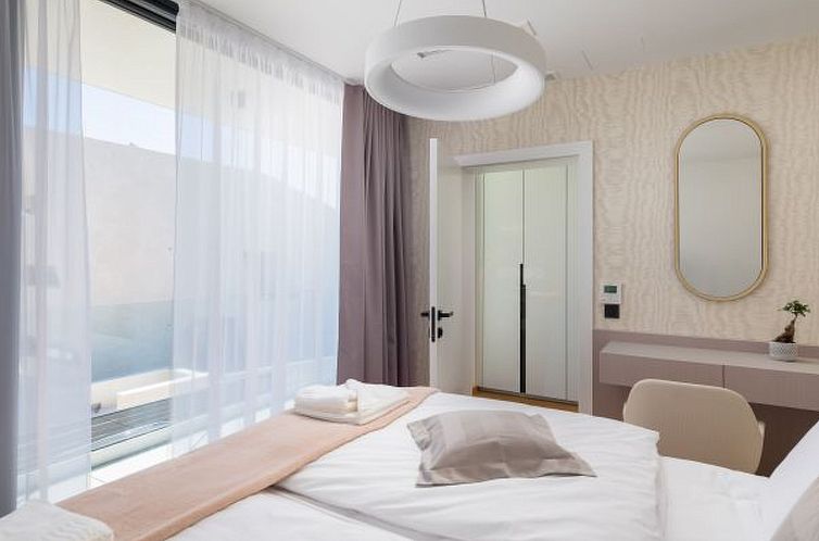 Vakantiehuis Villa Acacia with heated pool