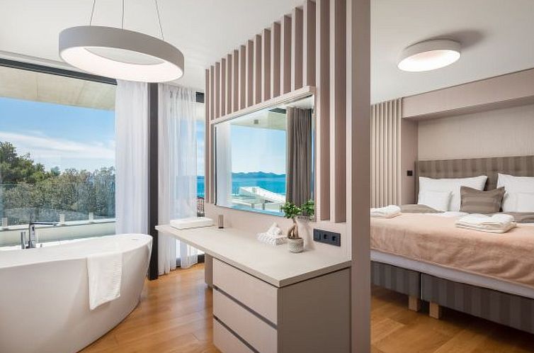 Vakantiehuis Villa Acacia with heated pool