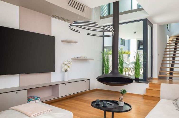 Vakantiehuis Villa Acacia with heated pool