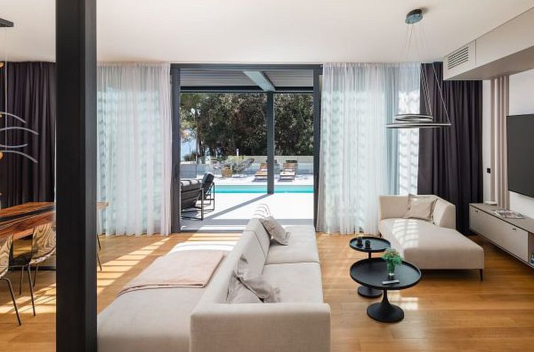 Vakantiehuis Villa Acacia with heated pool