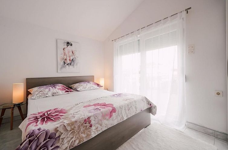 Appartement Wohnung in Ljubač mit Großem Garten