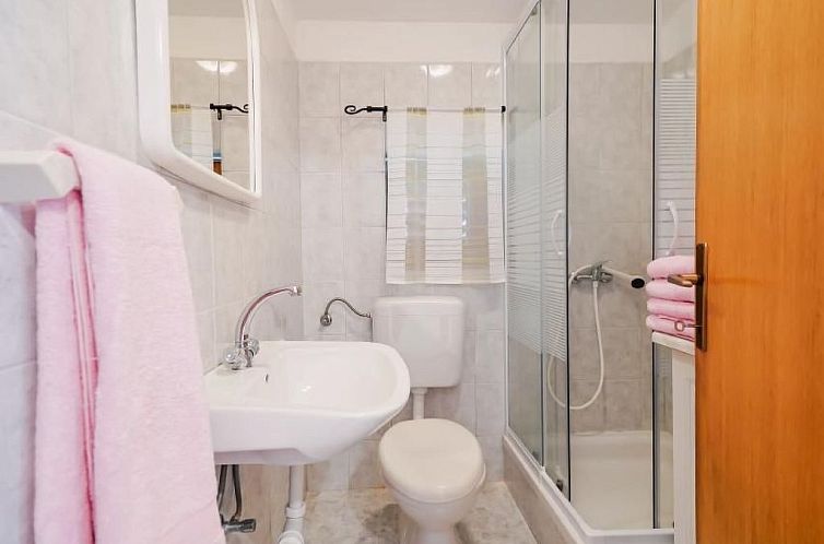 Appartement Wohnung in Ljubač mit Großem Garten