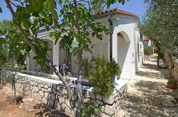 Guest house 10344707 - Holiday property Dalmatia - Vakantiehuis Gemütliches, familienfreundliches Steinhaus
