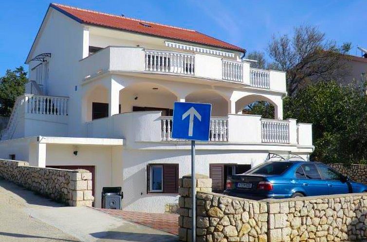 Appartement Große Wohnung in Mandre mit Grill und Terrasse