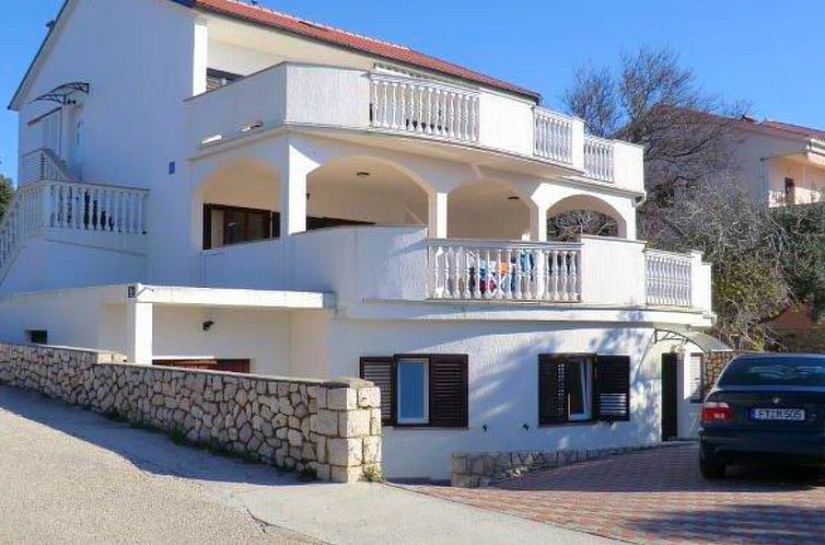 Appartement Große Wohnung in Mandre mit Grill und Terrasse