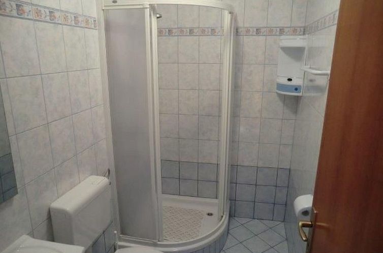 Appartement Große Wohnung in Mandre mit Grill und Terrasse