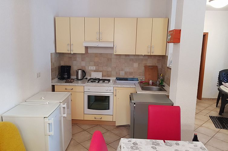 Appartement Große Wohnung in Mandre mit Grill und Terrasse