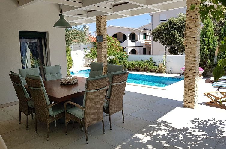 Appartement After All Wohnung mit Pool in Mandre, Pag