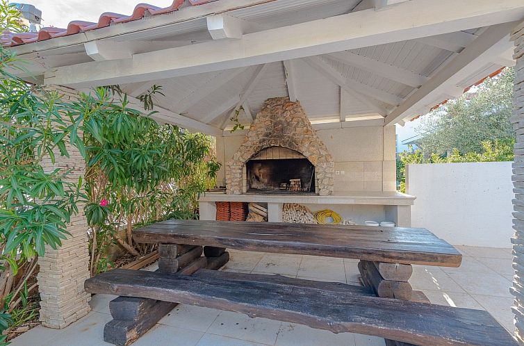 Appartement After All Wohnung mit Pool in Mandre, Pag