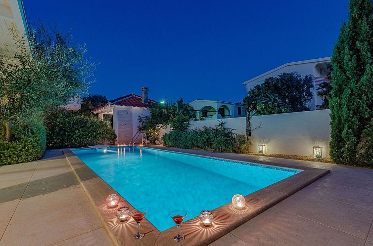 Appartement After All Wohnung mit Pool in Mandre, Pag