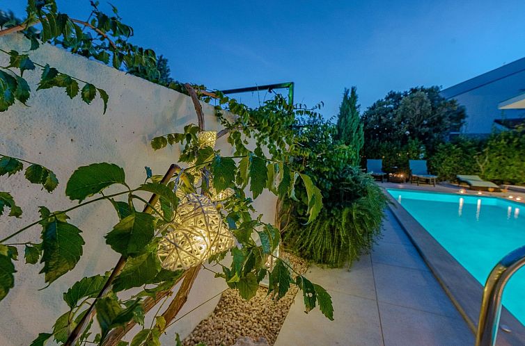 Appartement After All Wohnung mit Pool in Mandre, Pag