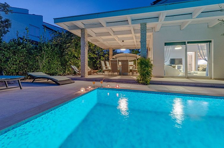 Appartement After All Wohnung mit Pool in Mandre, Pag