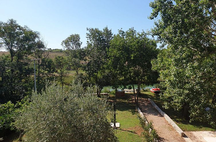 Vakantiehuis Am Fluss gelegenes Haus mit Galerieschlafplätz