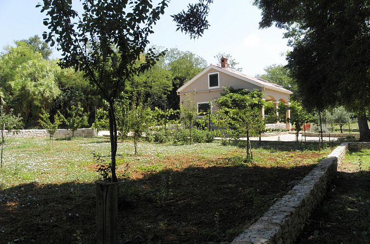 Vakantiehuis Am Fluss gelegenes Haus mit Galerieschlafplätz