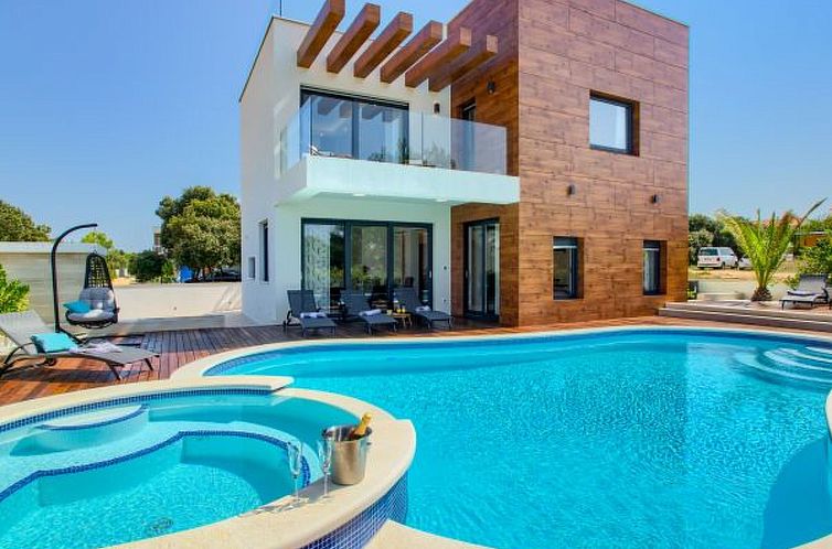 Unterkunft 1034510 - Ferienhaus Dalmatien - Vakantiehuis Beautiful villa Tamaria with heated pool