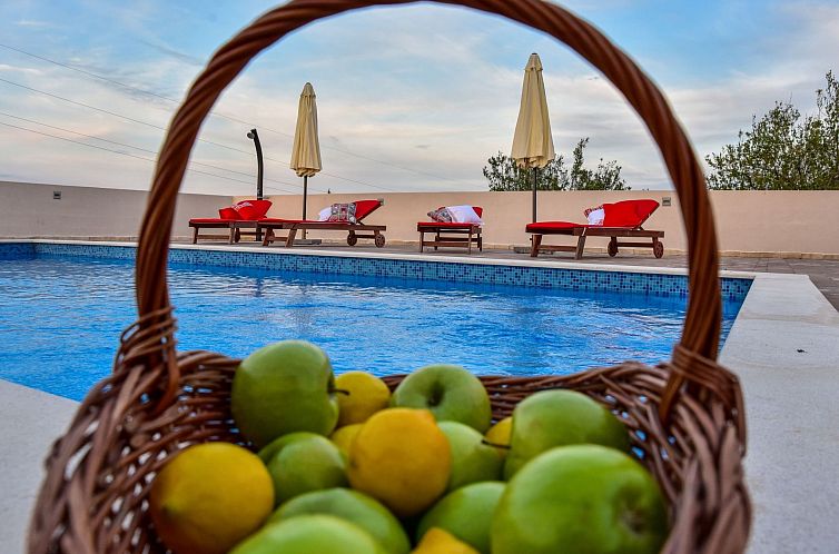 Unterkunft 1034514 - Ferienhaus Dalmatien - Vakantiehuis Villa Maslina mit privatem Pool in ruhiger Lage