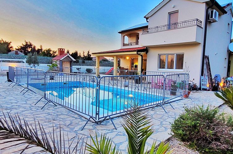 Vakantiehuis Villa Valentina Nin mit beheiztem Pool in Meere